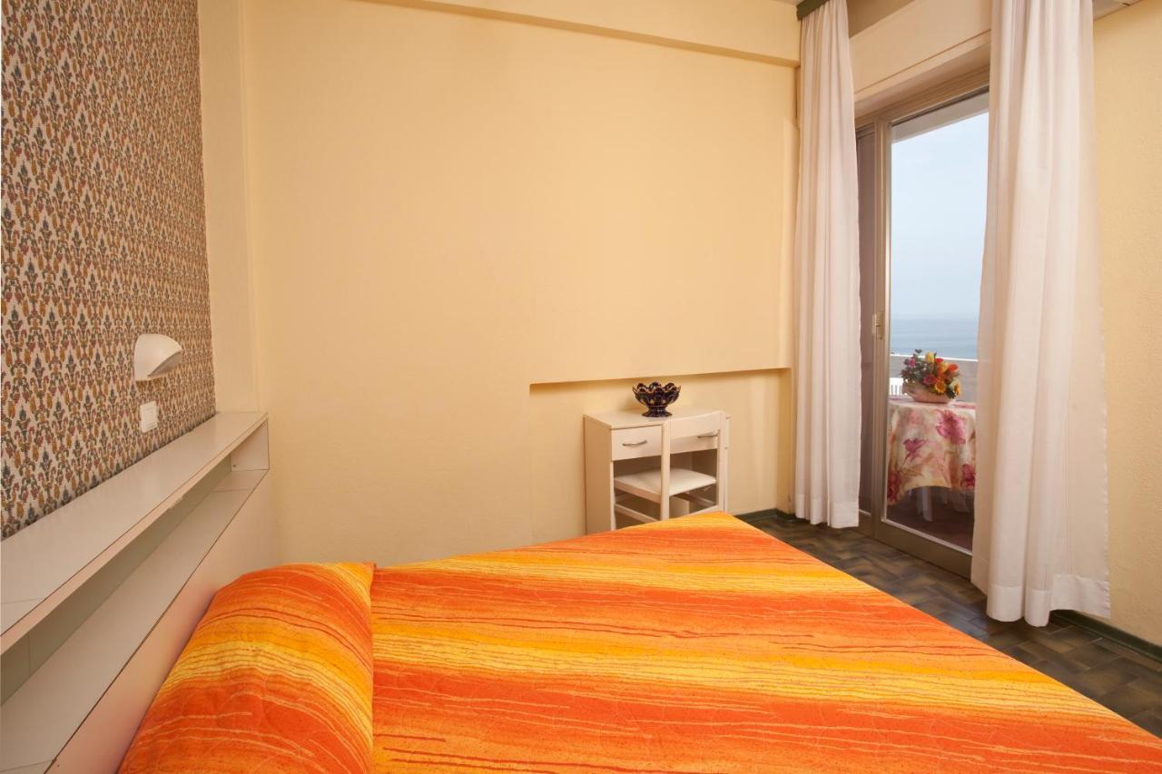 Hotel President Μπελάρια-Ιτζέα Μαρίνα Εξωτερικό φωτογραφία